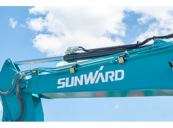 Piese Excavator senile SUNWARD SWE215F-5A de vanzare